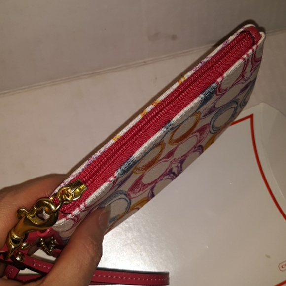 Pretty Coach Signature Stripe Scribble Print Wrist - Picture 4 of 8